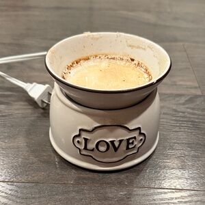 Scentsy Ceramic Wax Warmer with LOVE Design  4:2